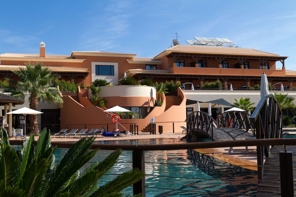 Monte Santo Resort — Hotel building in Carvoeiro, Faro