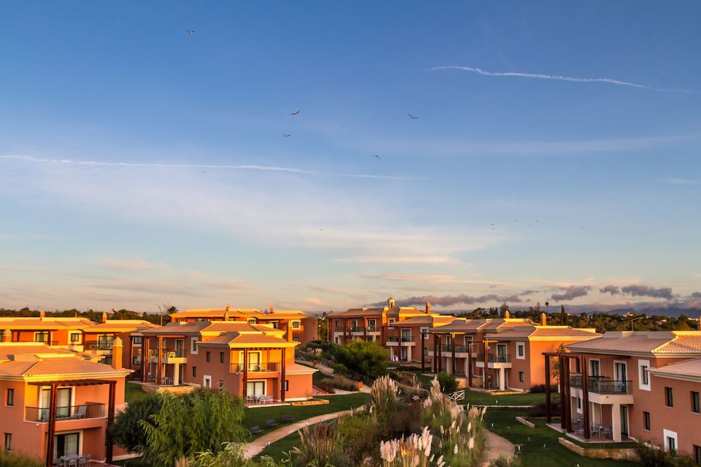Monte Santo Resort — Hotel building in Carvoeiro, Faro