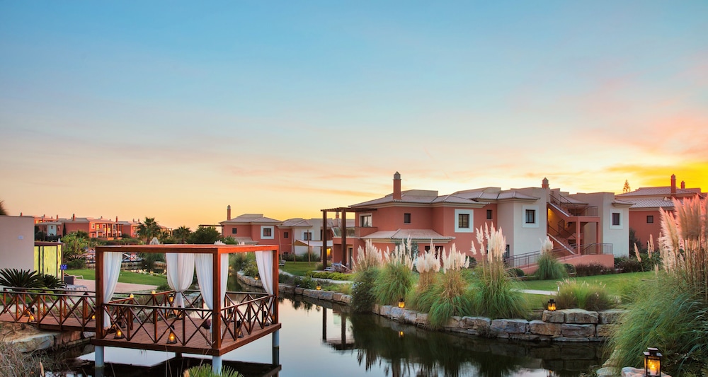 Monte Santo Resort — Hotel building in Carvoeiro, Faro