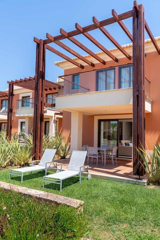 Monte Santo Resort — Hotel building in Carvoeiro, Faro