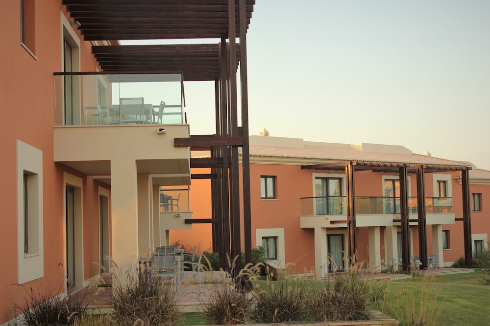 Monte Santo Resort — Hotel building in Carvoeiro, Faro