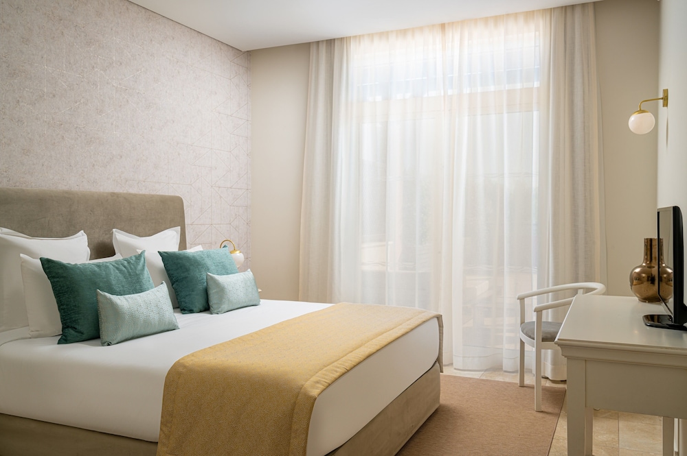 Monte Santo Resort — Hotel rooms in Carvoeiro, Faro