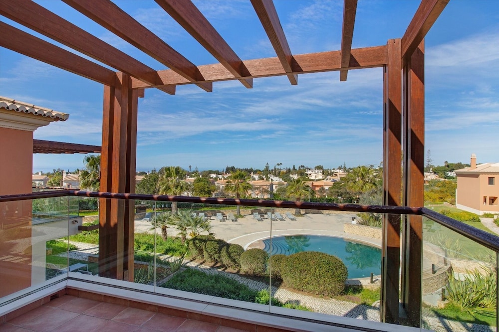 Monte Santo Resort — Swimming pool in Carvoeiro, Faro