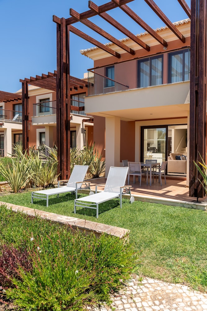 Monte Santo Resort — Hotel building in Carvoeiro, Faro