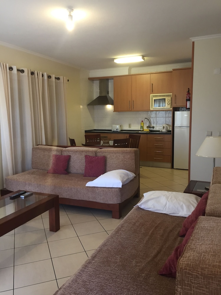 Parque Mourabel- Pe Do Lago- Oasis Village — Hotel rooms in Vilamoura, Faro