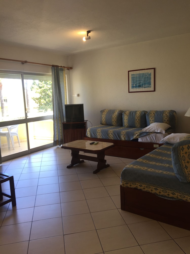 Parque Mourabel- Pe Do Lago- Oasis Village — Hotel rooms in Vilamoura, Faro