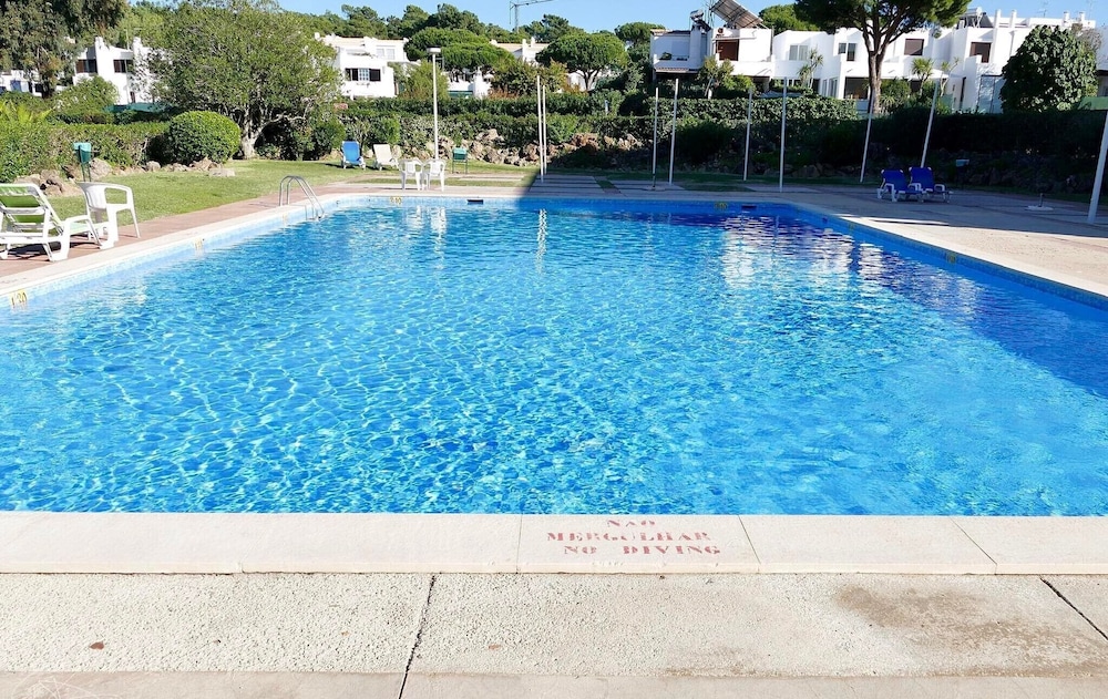 Parque Mourabel- Pe Do Lago- Oasis Village — Swimming pool in Vilamoura, Faro