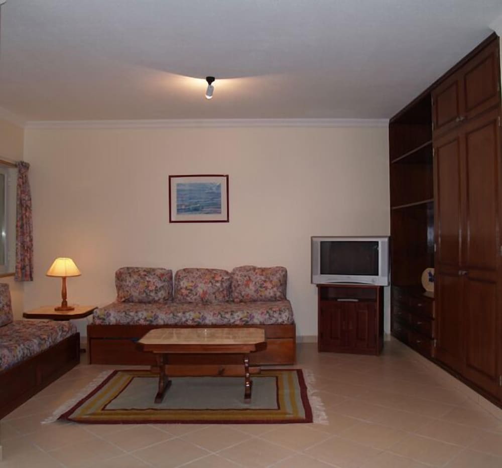 Parque Mourabel- Pe Do Lago- Oasis Village — Hotel rooms in Vilamoura, Faro