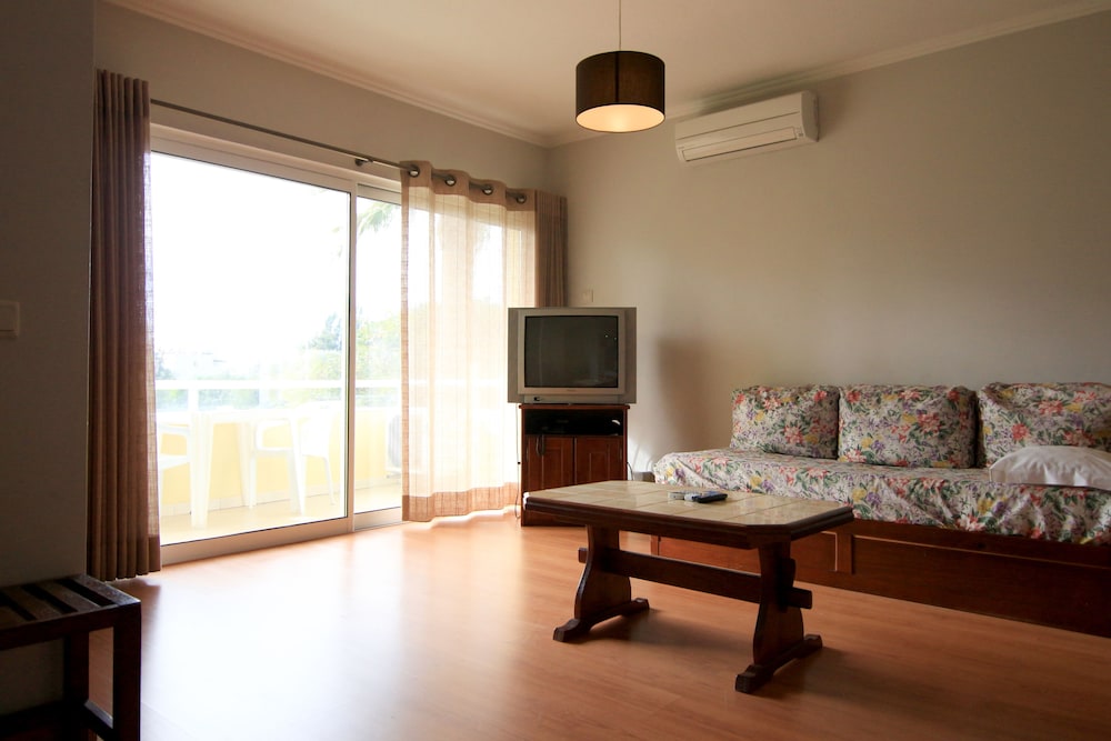 Parque Mourabel- Pe Do Lago- Oasis Village — Hotel rooms in Vilamoura, Faro