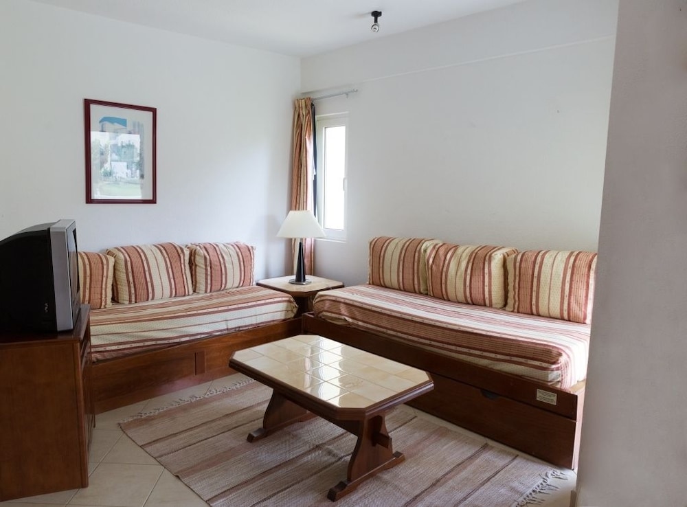 Parque Mourabel- Pe Do Lago- Oasis Village — Hotel rooms in Vilamoura, Faro