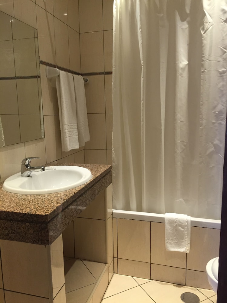 Parque Mourabel- Pe Do Lago- Oasis Village — Hotel rooms in Vilamoura, Faro