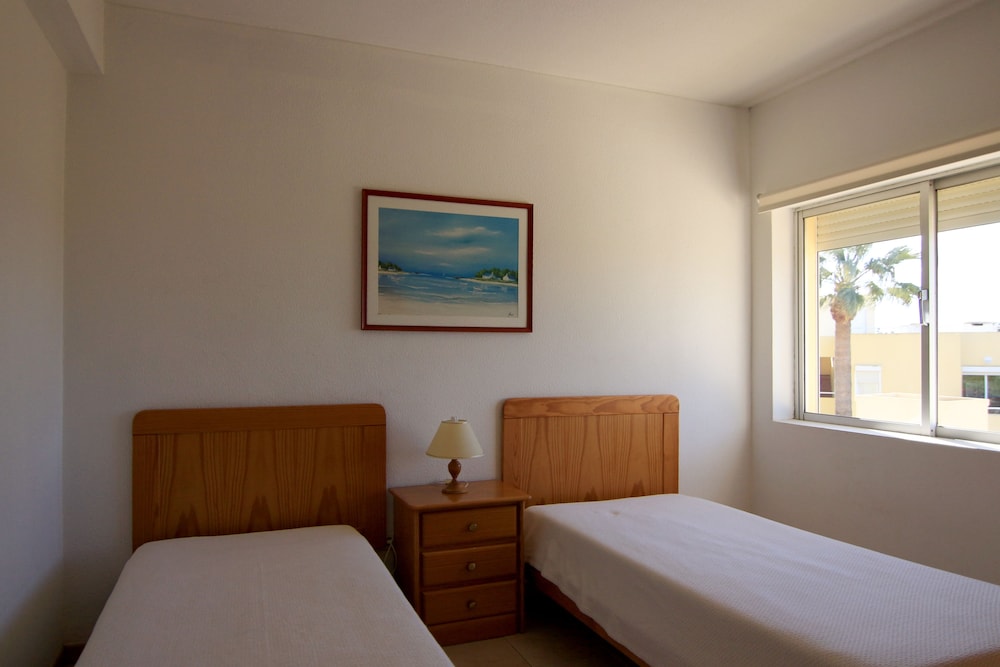 Parque Mourabel- Pe Do Lago- Oasis Village — Hotel rooms in Vilamoura, Faro