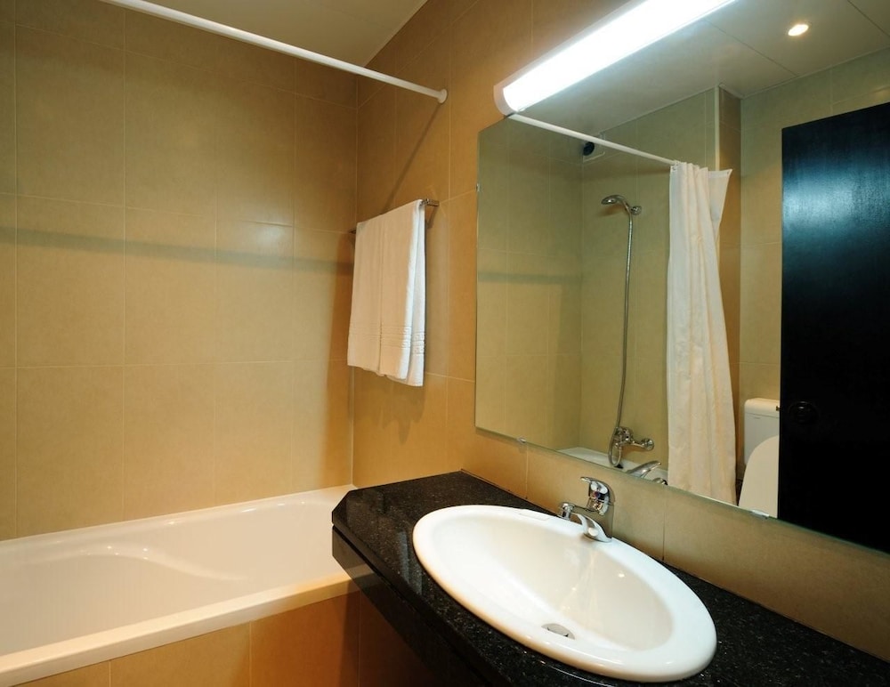 Parque Mourabel- Pe Do Lago- Oasis Village — Hotel rooms in Vilamoura, Faro