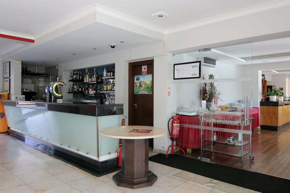 Parque Mourabel- Pe Do Lago- Oasis Village — Restaurant & bars in Vilamoura, Faro