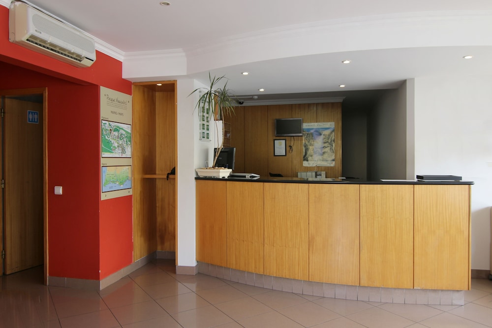Parque Mourabel- Pe Do Lago- Oasis Village — Hotel building in Vilamoura, Faro