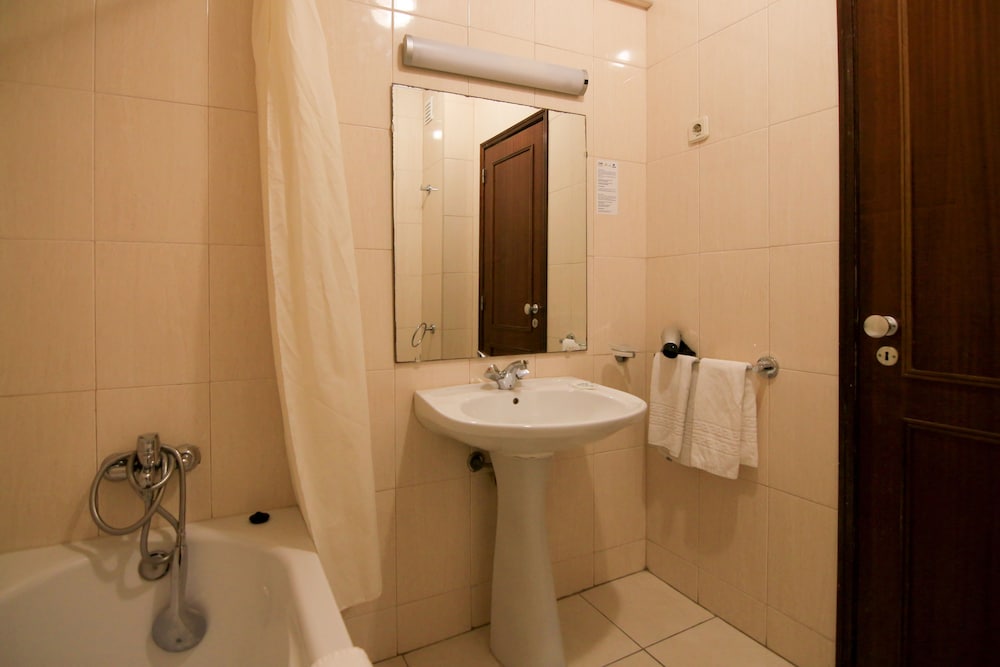 Parque Mourabel- Pe Do Lago- Oasis Village — Hotel rooms in Vilamoura, Faro