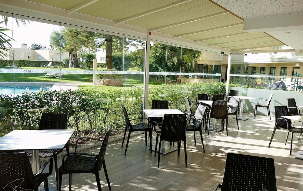 Parque Mourabel- Pe Do Lago- Oasis Village — Restaurant & bars in Vilamoura, Faro