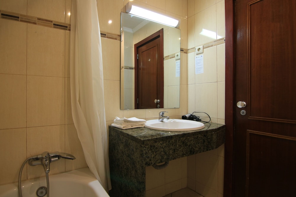Parque Mourabel- Pe Do Lago- Oasis Village — Hotel rooms in Vilamoura, Faro