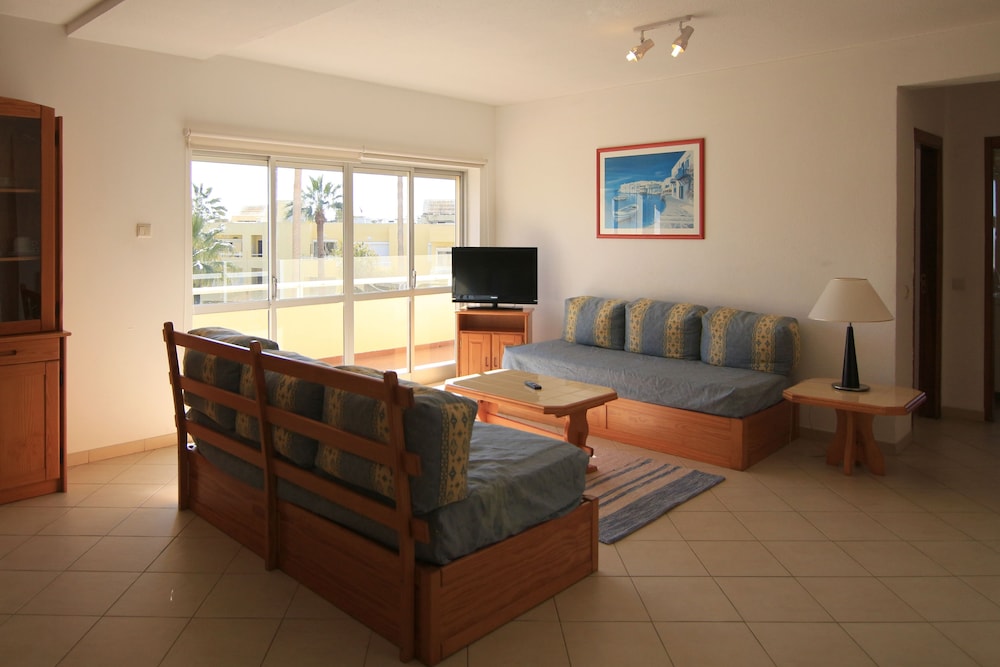 Parque Mourabel- Pe Do Lago- Oasis Village — Hotel rooms in Vilamoura, Faro