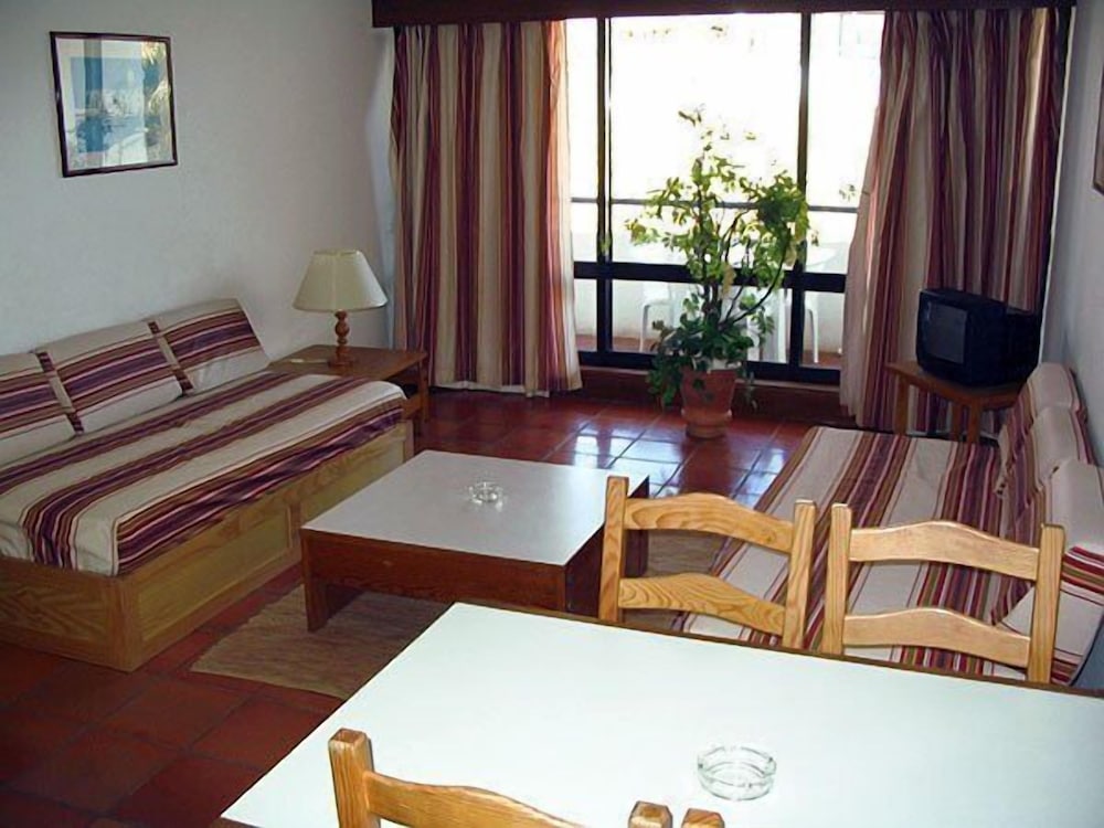 Parque Mourabel- Pe Do Lago- Oasis Village — Hotel rooms in Vilamoura, Faro