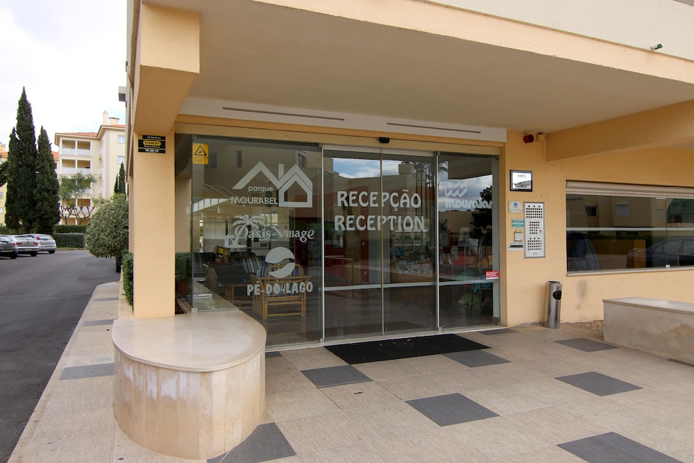 Parque Mourabel- Pe Do Lago- Oasis Village — Hotel building in Vilamoura, Faro