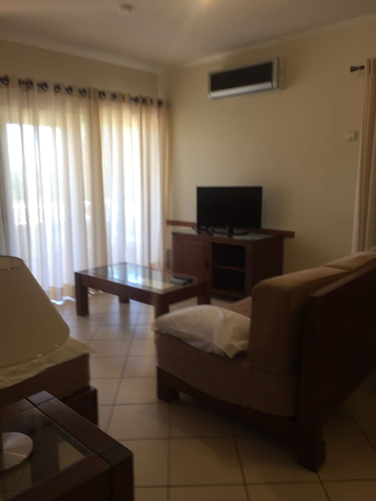 Parque Mourabel- Pe Do Lago- Oasis Village — Hotel rooms in Vilamoura, Faro