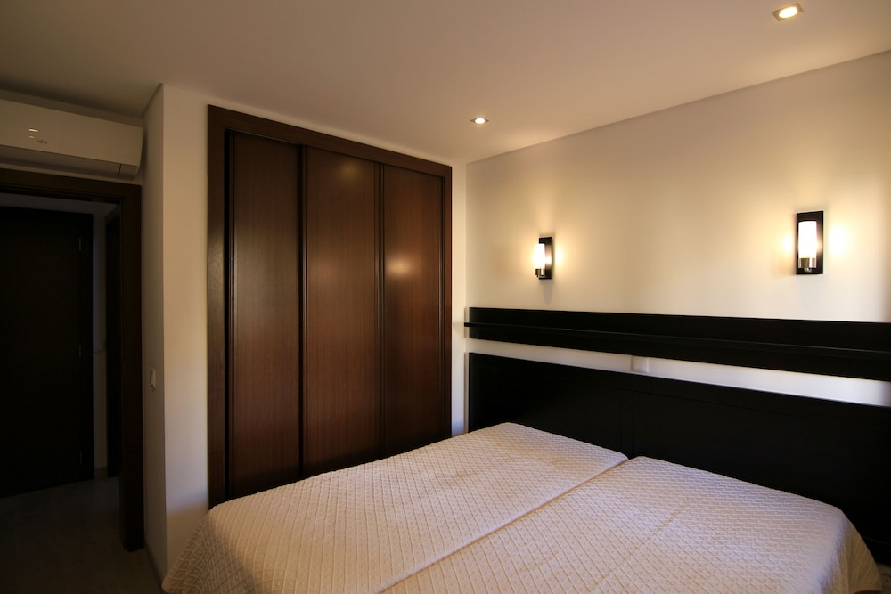 Parque Mourabel- Pe Do Lago- Oasis Village — Hotel rooms in Vilamoura, Faro