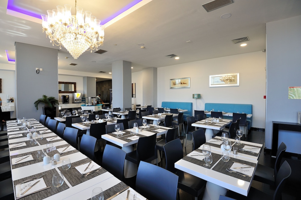 Oceano Atlantico Apartamentos Turisticos — Restaurant & bars in Portimão, Faro