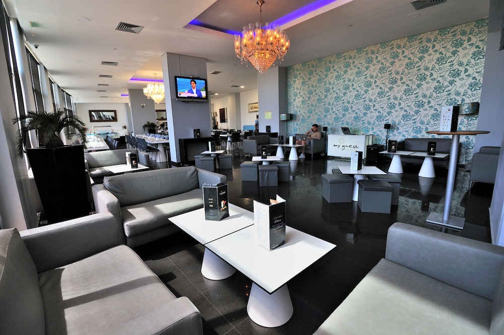 Oceano Atlantico Apartamentos Turisticos — Restaurant & bars in Portimão, Faro