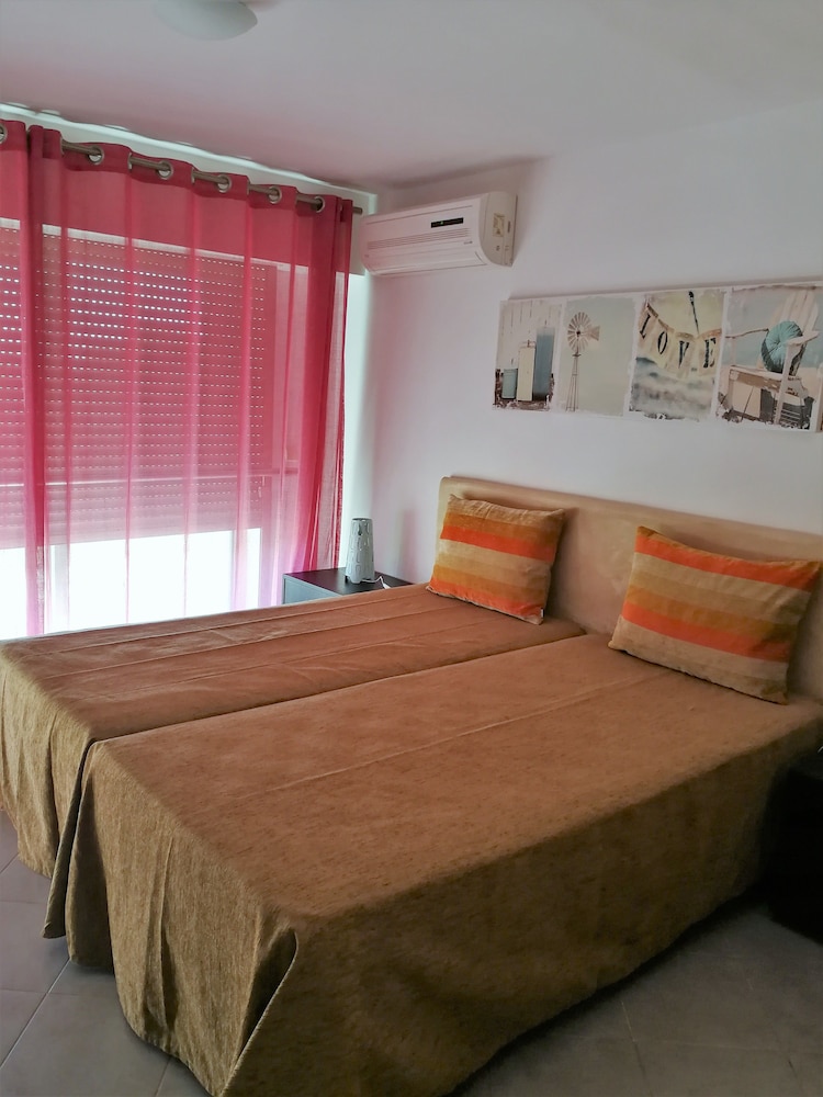 Oceano Atlantico Apartamentos Turisticos — Hotel rooms in Portimão, Faro