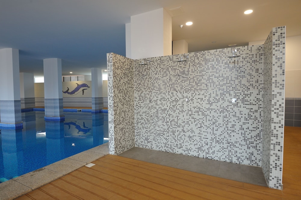 Oceano Atlantico Apartamentos Turisticos — Swimming pool in Portimão, Faro