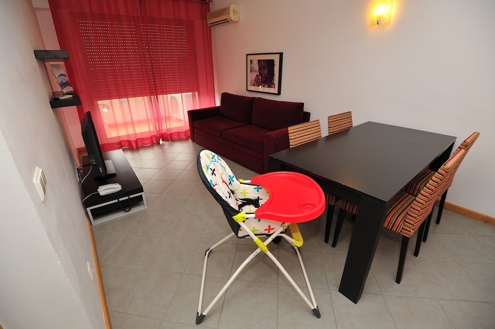 Oceano Atlantico Apartamentos Turisticos — Hotel rooms in Portimão, Faro