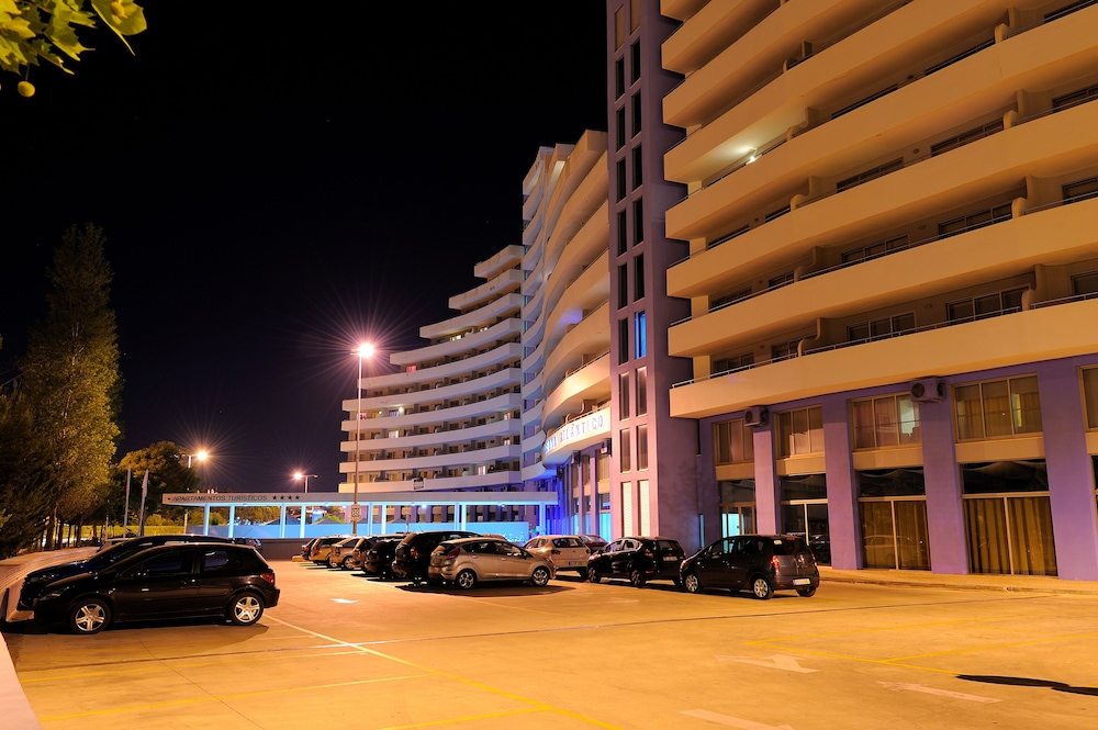 Oceano Atlantico Apartamentos Turisticos — Hotel building in Portimão, Faro