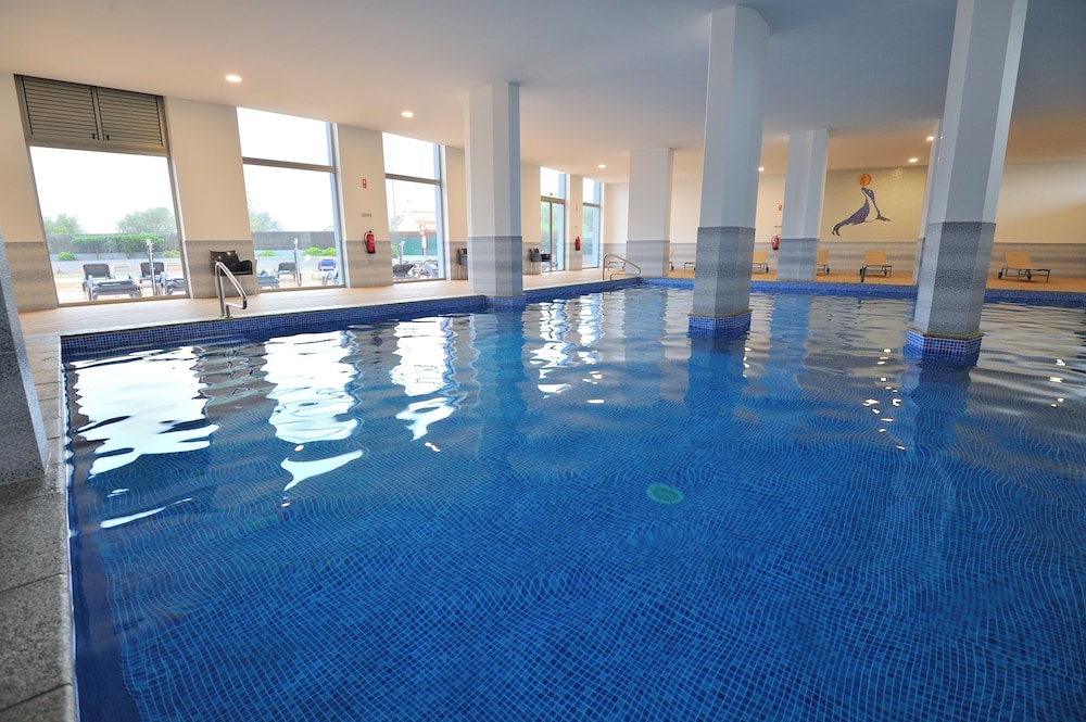 Oceano Atlantico Apartamentos Turisticos — Swimming pool in Portimão, Faro