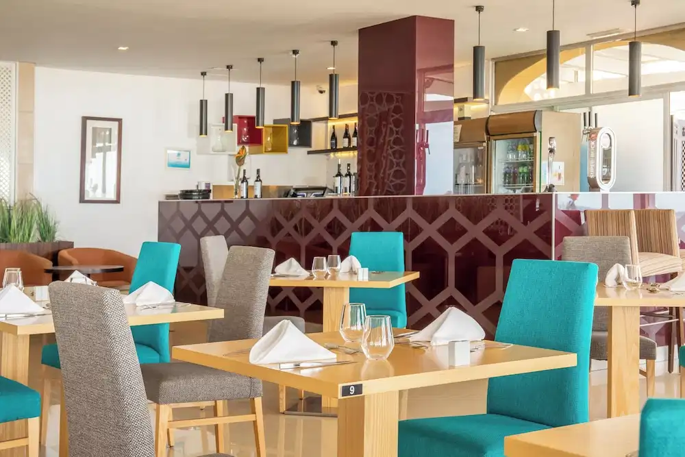 AP Oriental Beach - Adults Friendly — Restaurant & bars in Portimão, Faro