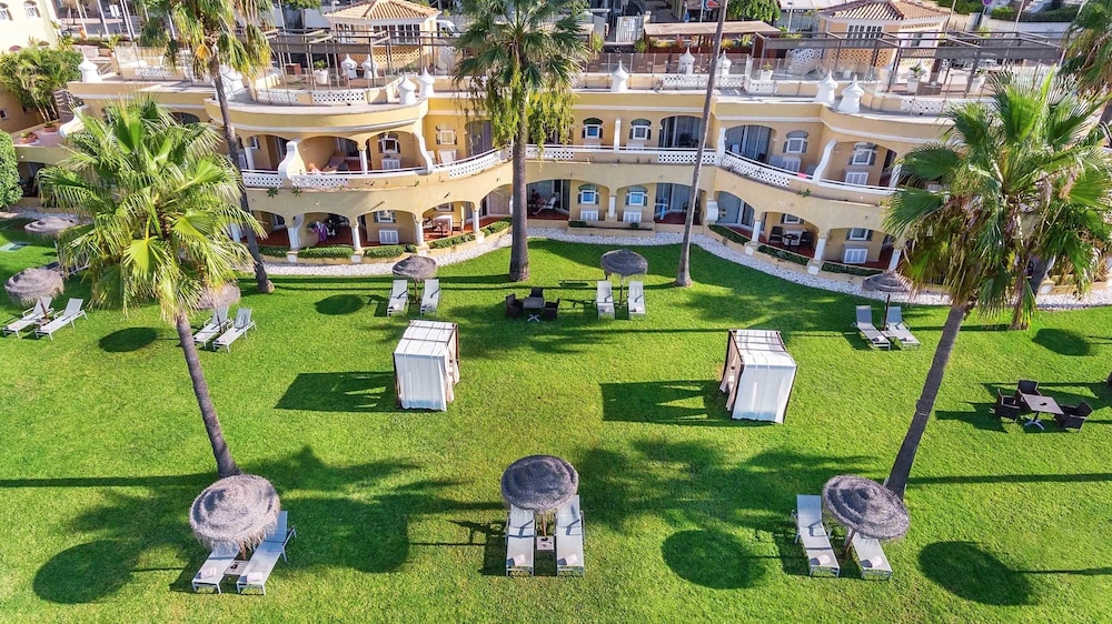 AP Oriental Beach - Adults Friendly — Hotel building in Portimão, Faro