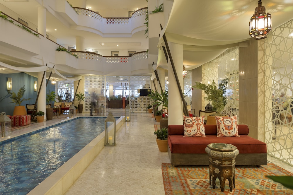 AP Oriental Beach - Adults Friendly — Hotel building in Portimão, Faro