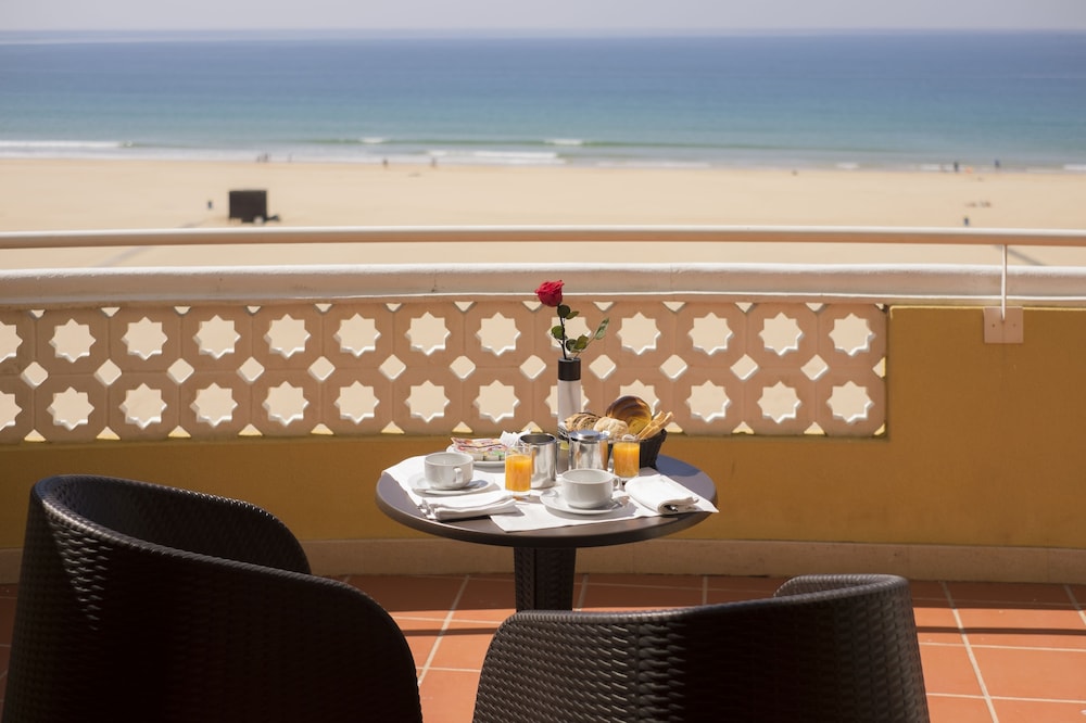 AP Oriental Beach - Adults Friendly — Beach in Portimão, Faro