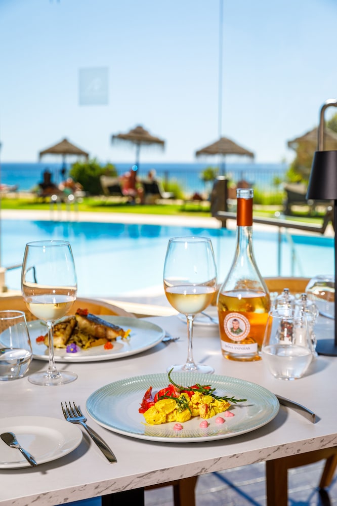 AP Oriental Beach - Adults Friendly — Restaurant & bars in Portimão, Faro