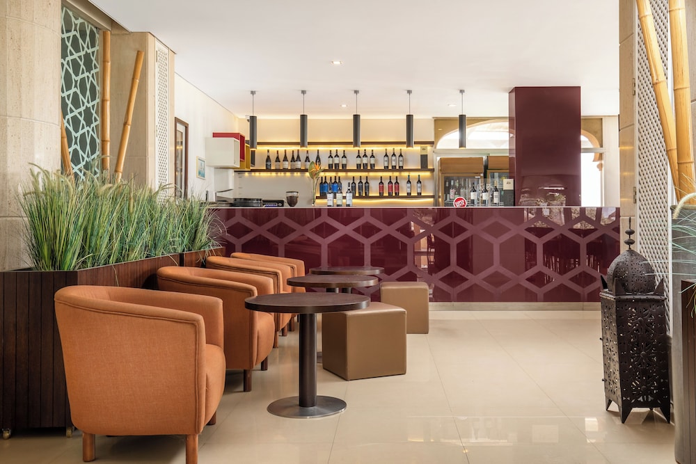 AP Oriental Beach - Adults Friendly — Restaurant & bars in Portimão, Faro