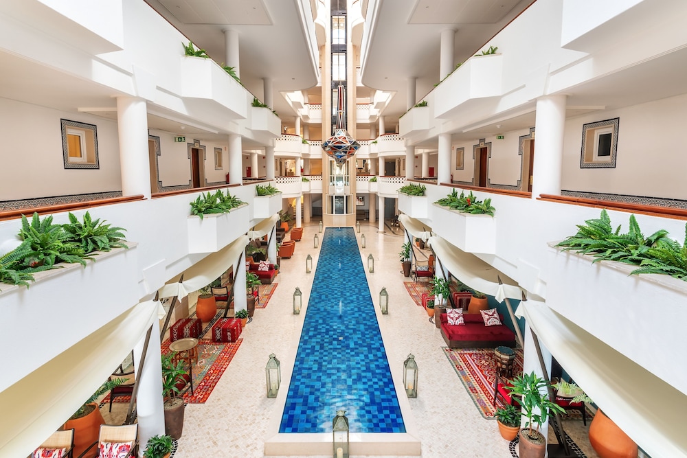 AP Oriental Beach - Adults Friendly — Hotel building in Portimão, Faro