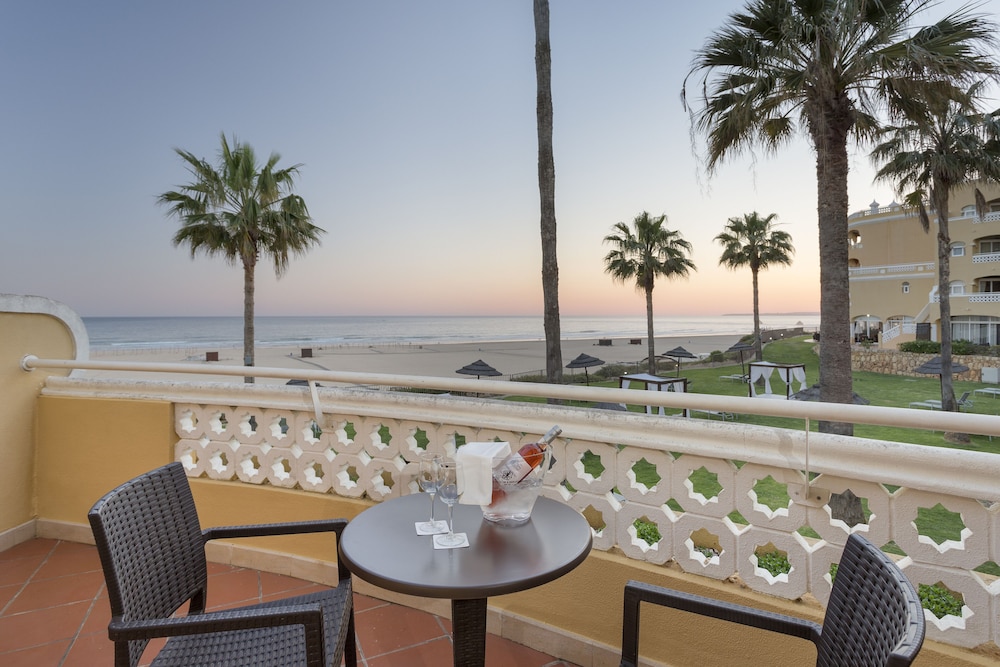 AP Oriental Beach - Adults Friendly — Hotel rooms in Portimão, Faro