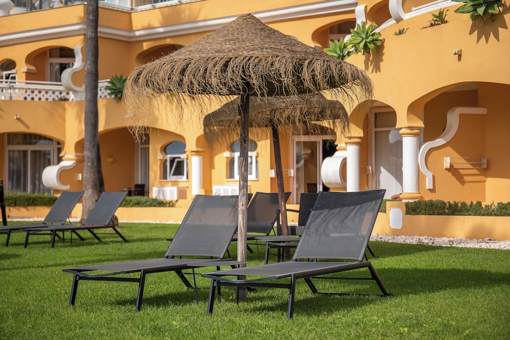 AP Oriental Beach - Adults Friendly — Hotel building in Portimão, Faro