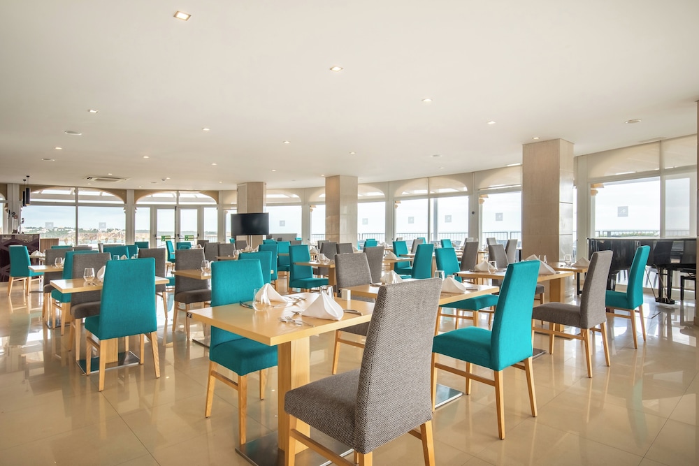 AP Oriental Beach - Adults Friendly — Restaurant & bars in Portimão, Faro