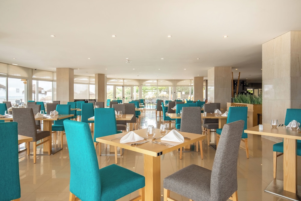 AP Oriental Beach - Adults Friendly — Restaurant & bars in Portimão, Faro