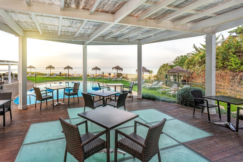 AP Oriental Beach - Adults Friendly — Restaurant & bars in Portimão, Faro