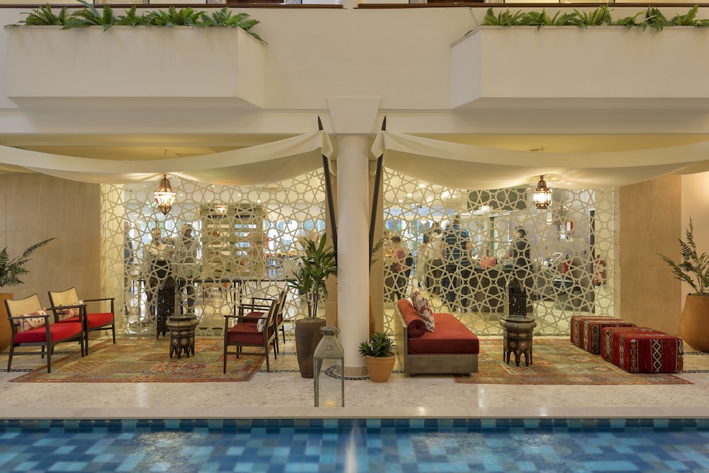 AP Oriental Beach - Adults Friendly — Restaurant & bars in Portimão, Faro