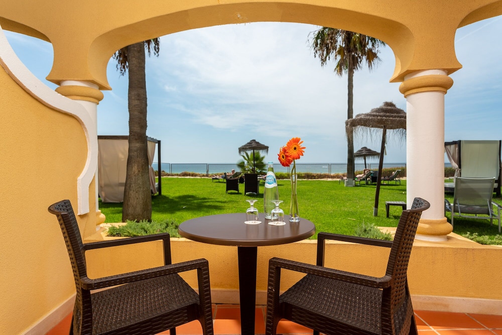 AP Oriental Beach - Adults Friendly — Beach in Portimão, Faro