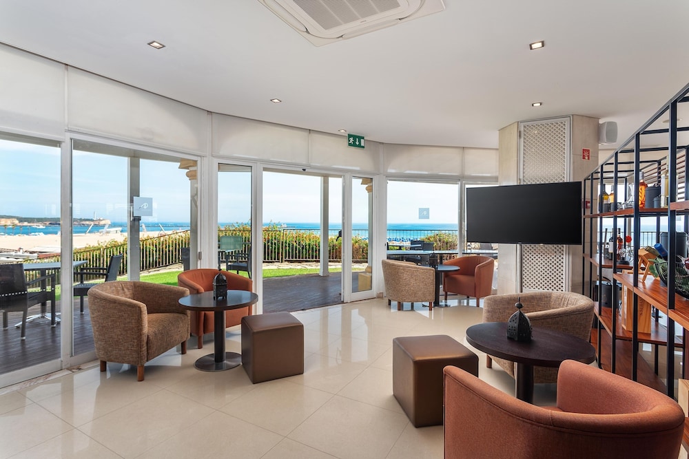 AP Oriental Beach - Adults Friendly — Restaurant & bars in Portimão, Faro