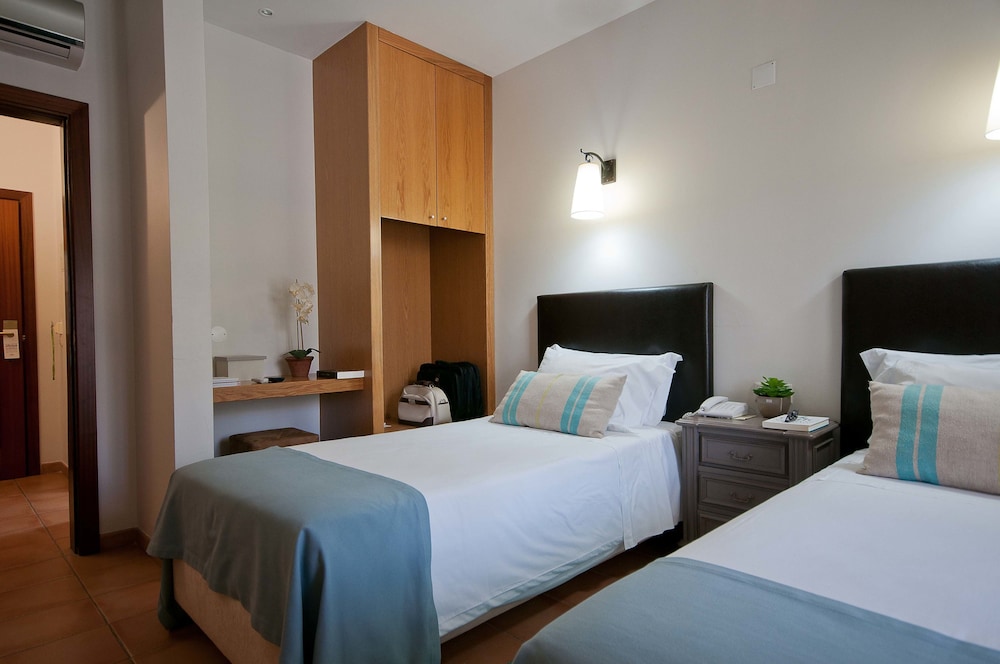 Parque Das Laranjeiras — Hotel rooms in Vilamoura, Faro